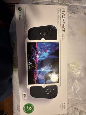 Gamevice Mobile Gaming Controller for iPad (5th through 9th Generation) - Design